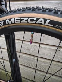 Muc-Off oil slick ventiel, E13 velg en Vittoria Mezcal